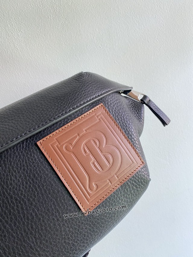 Burberry專門店新款斜挎男士腰包胸包 巴寶莉品牌徽章壓花黑色腰包 yxb1125